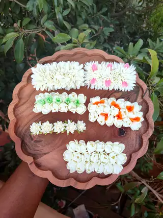 Foam flower clips