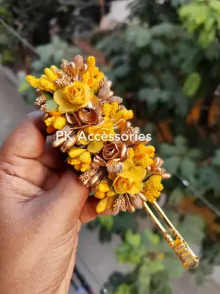 Gold × Yellow clip