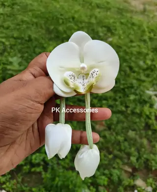 White orchid alligator clip 
