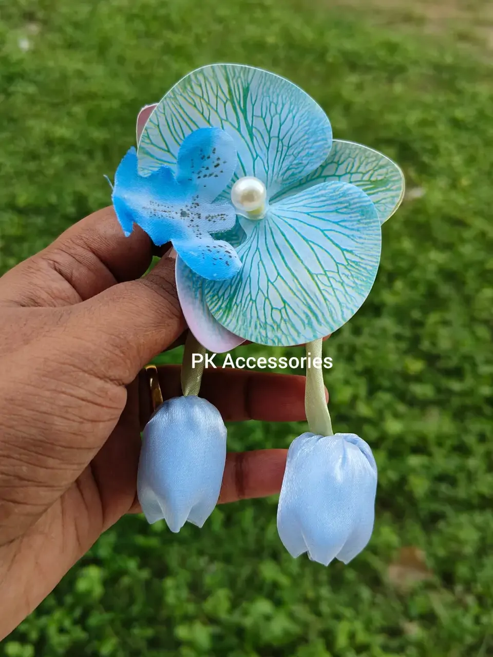 Sky-blue orchid alligator clip 