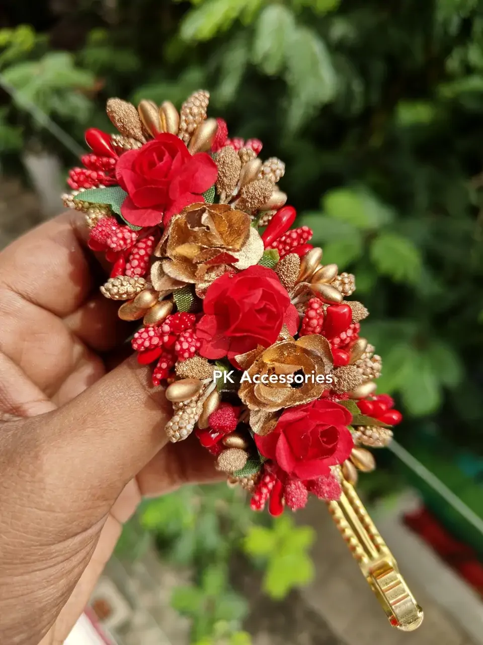 Gold × Red clip