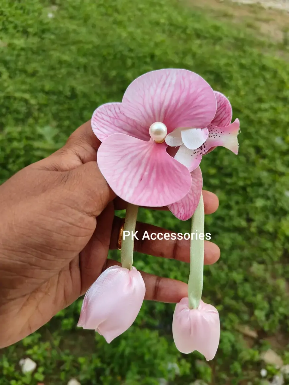 Light pink orchid alligator clip 